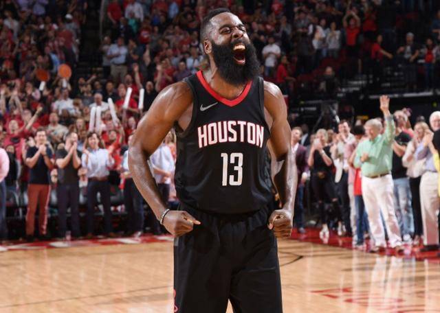  东契奇妙传串联全队，独行侠团队篮球战胜湖人