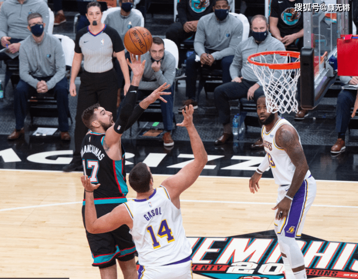  布里奇斯高效砍分助队，篮网击败火箭缩小差距