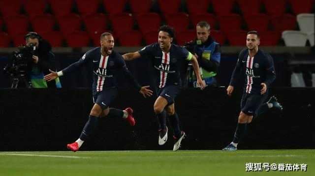  科隆禁区手球送点，巴黎圣日耳曼点射惊险取胜